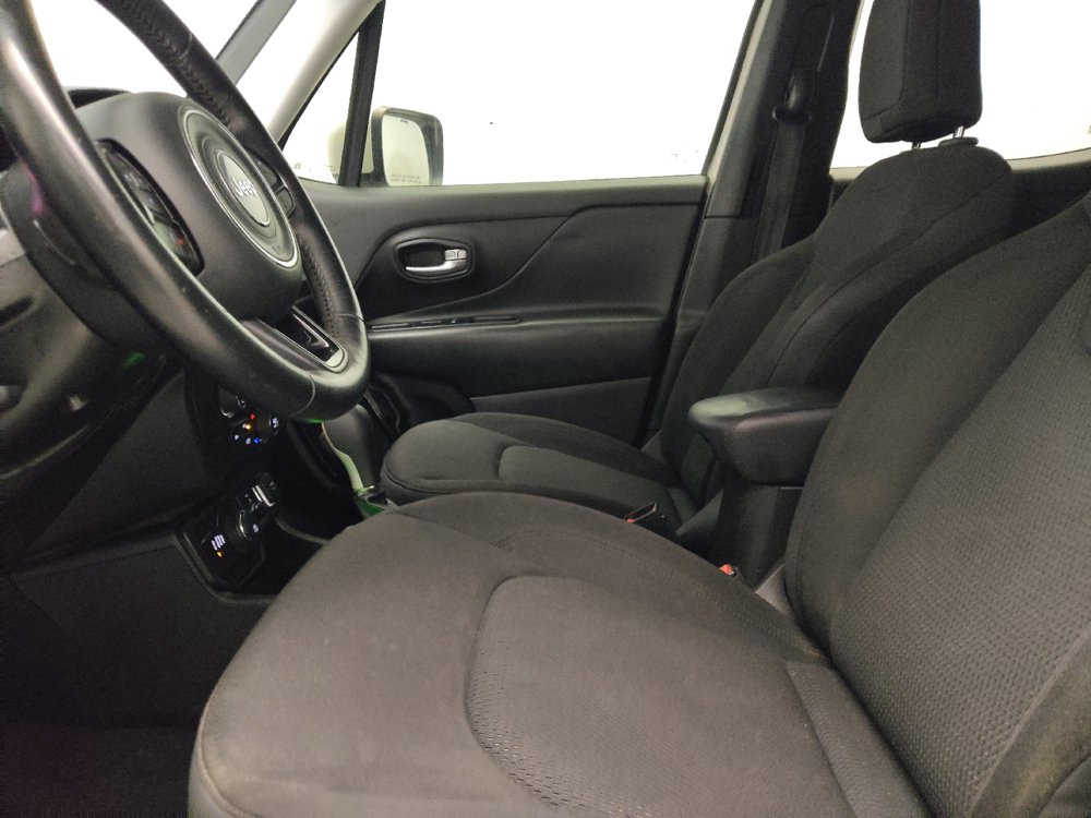 Used 2020 Jeep Renegade Altitude AWD/4WD image 17