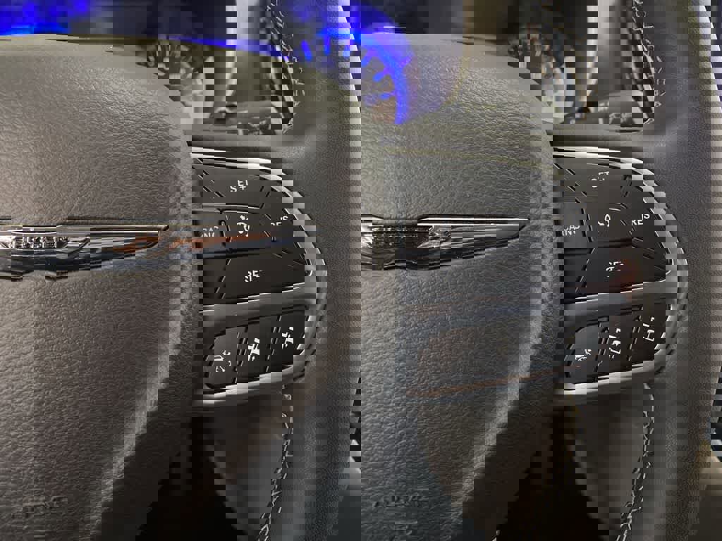 Used 2024 Chrysler Pacifica Touring-L image 21