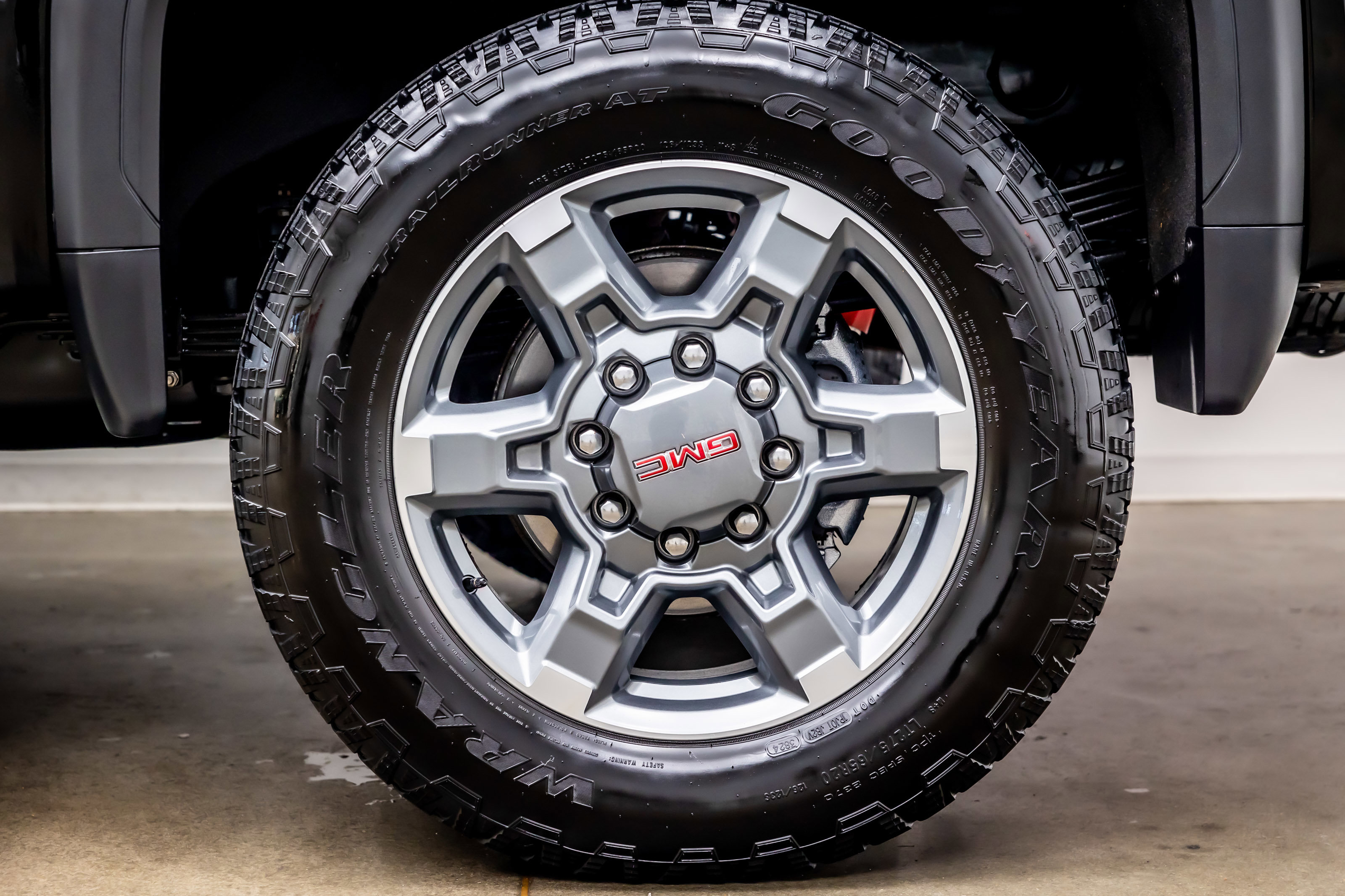 Used 2025 GMC Sierra 2500 SLT w/ SLT Premium Package AWD/4WD image 37