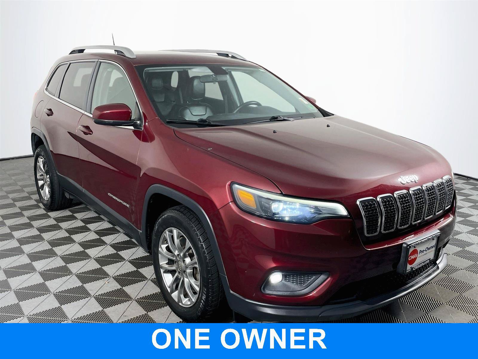 Used 2019 Jeep Cherokee Latitude Plus w/ Cold Weather Group FWD image 1
