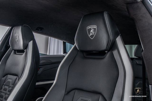 Used 2025 Lamborghini Urus SE AWD/4WD image 48