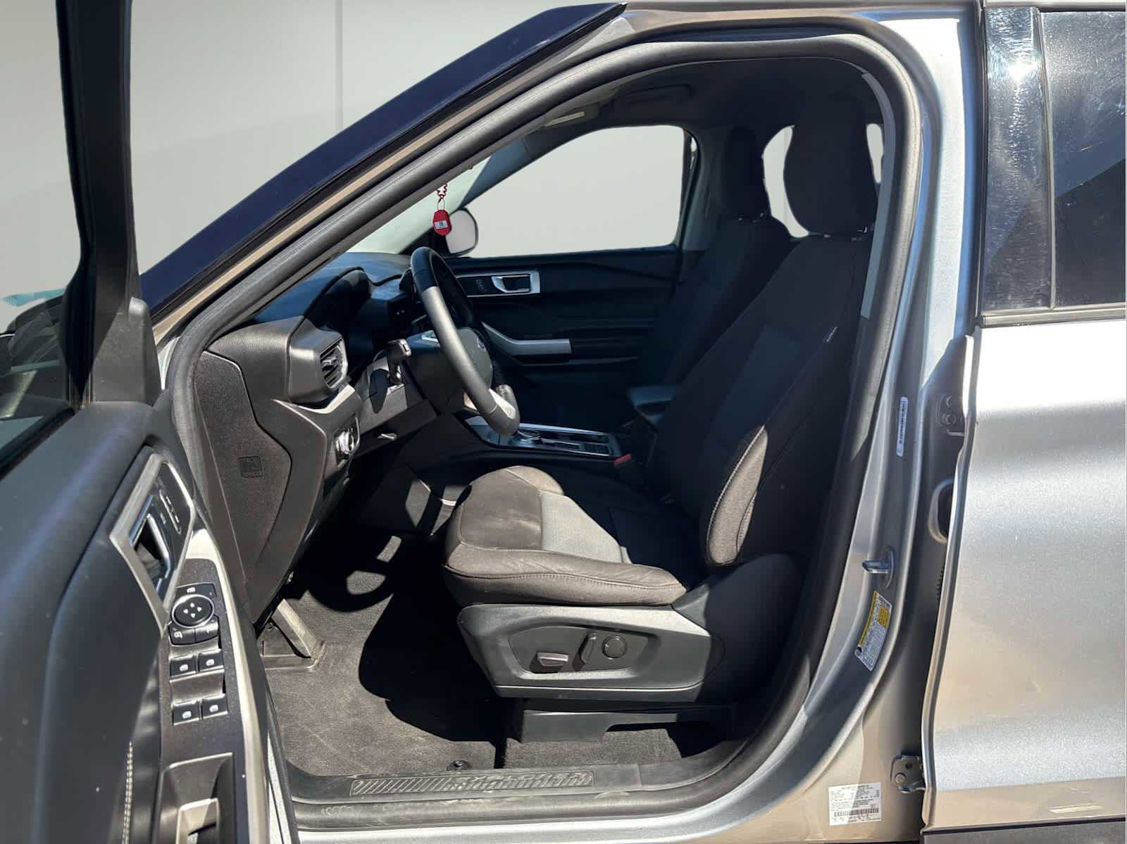 Used 2023 Ford Explorer XLT image 10