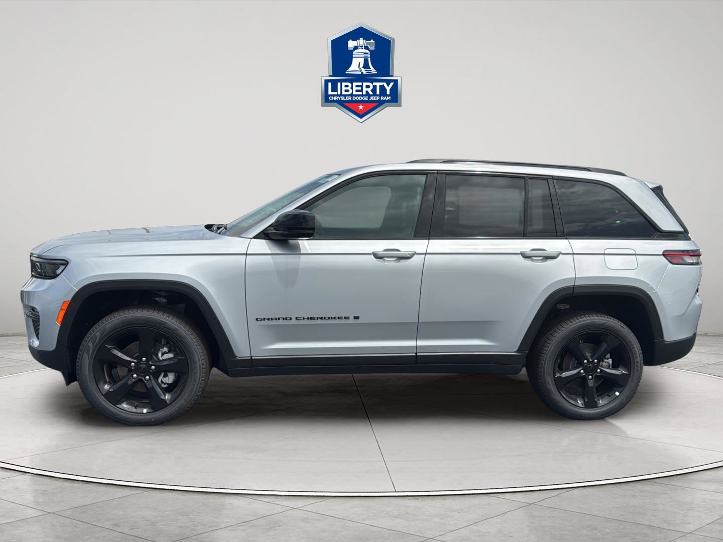 New 2025 Jeep Grand Cherokee Limited w/ Luxury Tech Group II AWD/4WD image 5