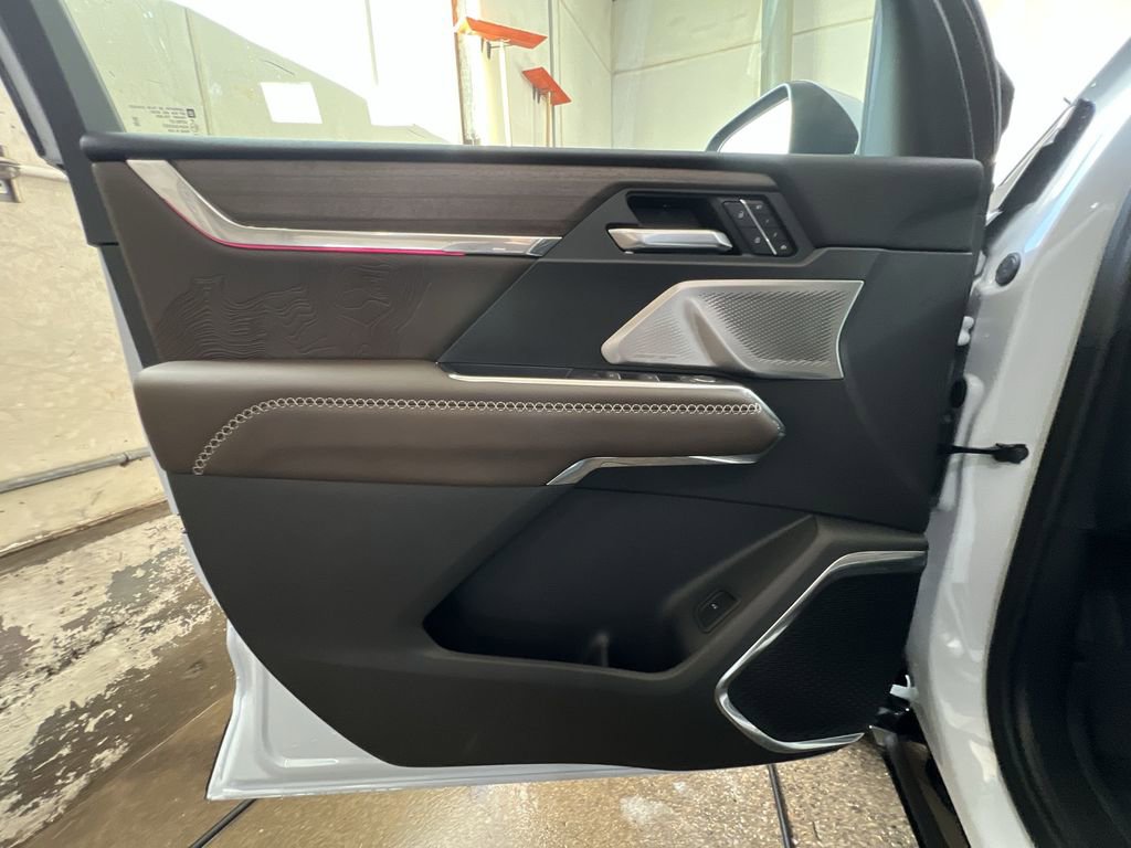 New 2026 GMC Acadia Denali Ultimate w/ LPO, Floor Liner Package image 23
