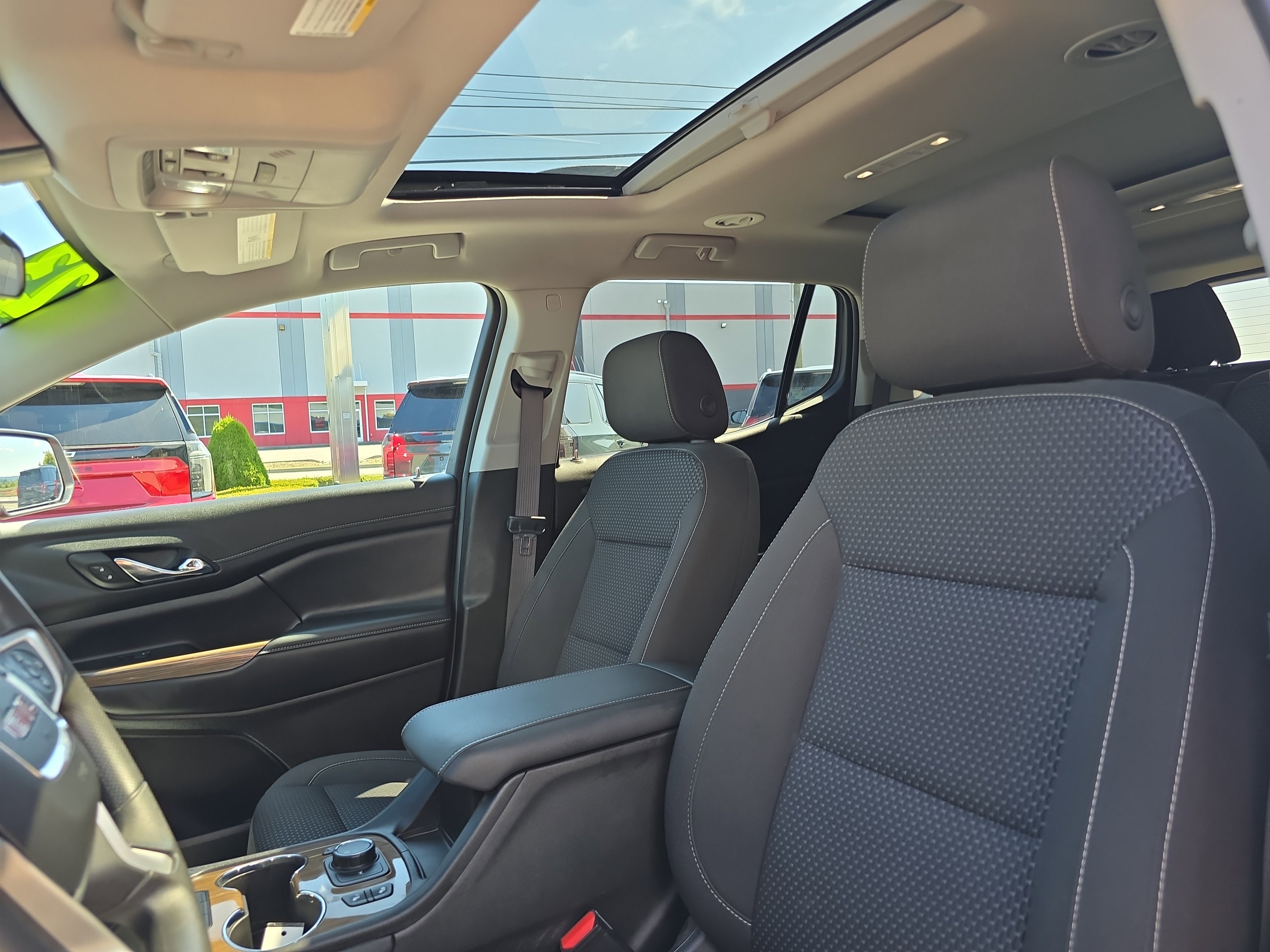 Used 2023 GMC Acadia SLE w/ Driver Convenience Package image 12