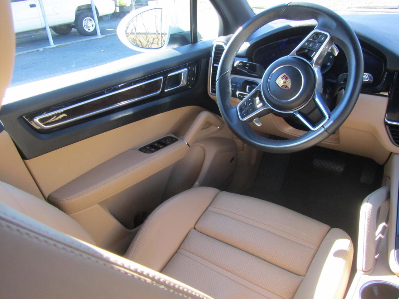 Used 2022 Porsche Cayenne image 11