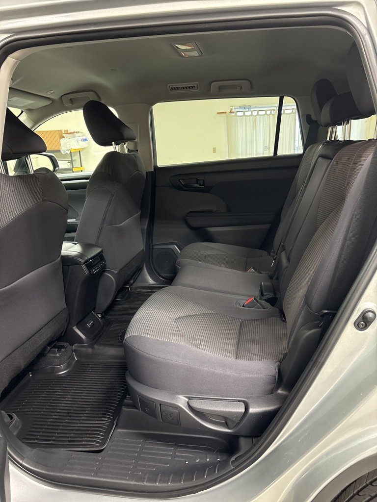 Used 2023 Toyota Highlander L image 21