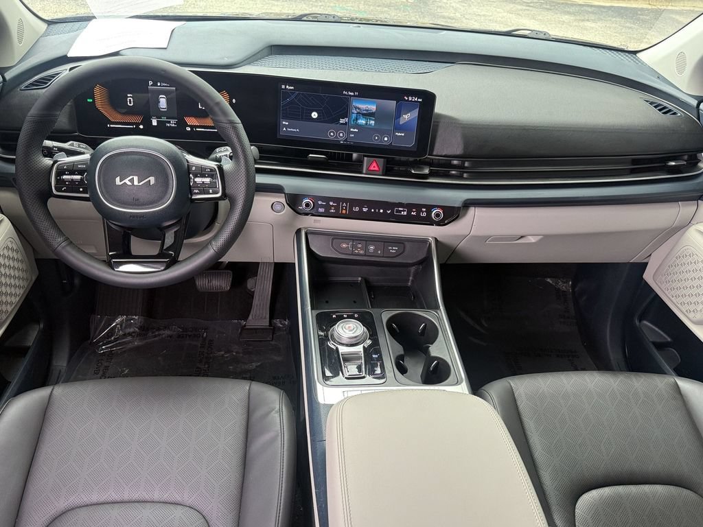Used 2025 Kia Carnival EX FWD image 15