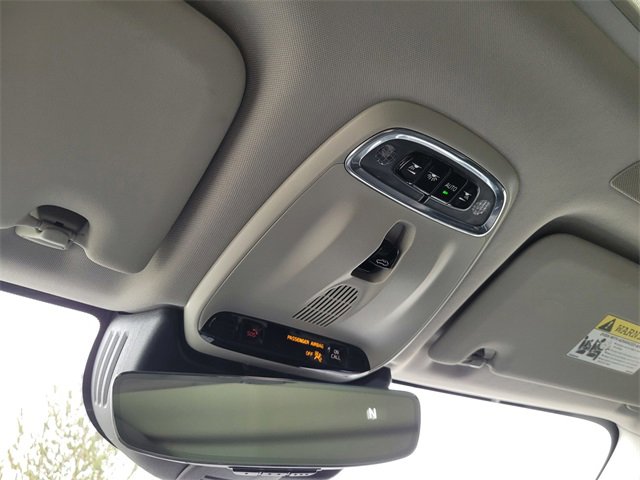 Used 2018 Volvo XC60 T6 Momentum w/ Convenience Package image 20