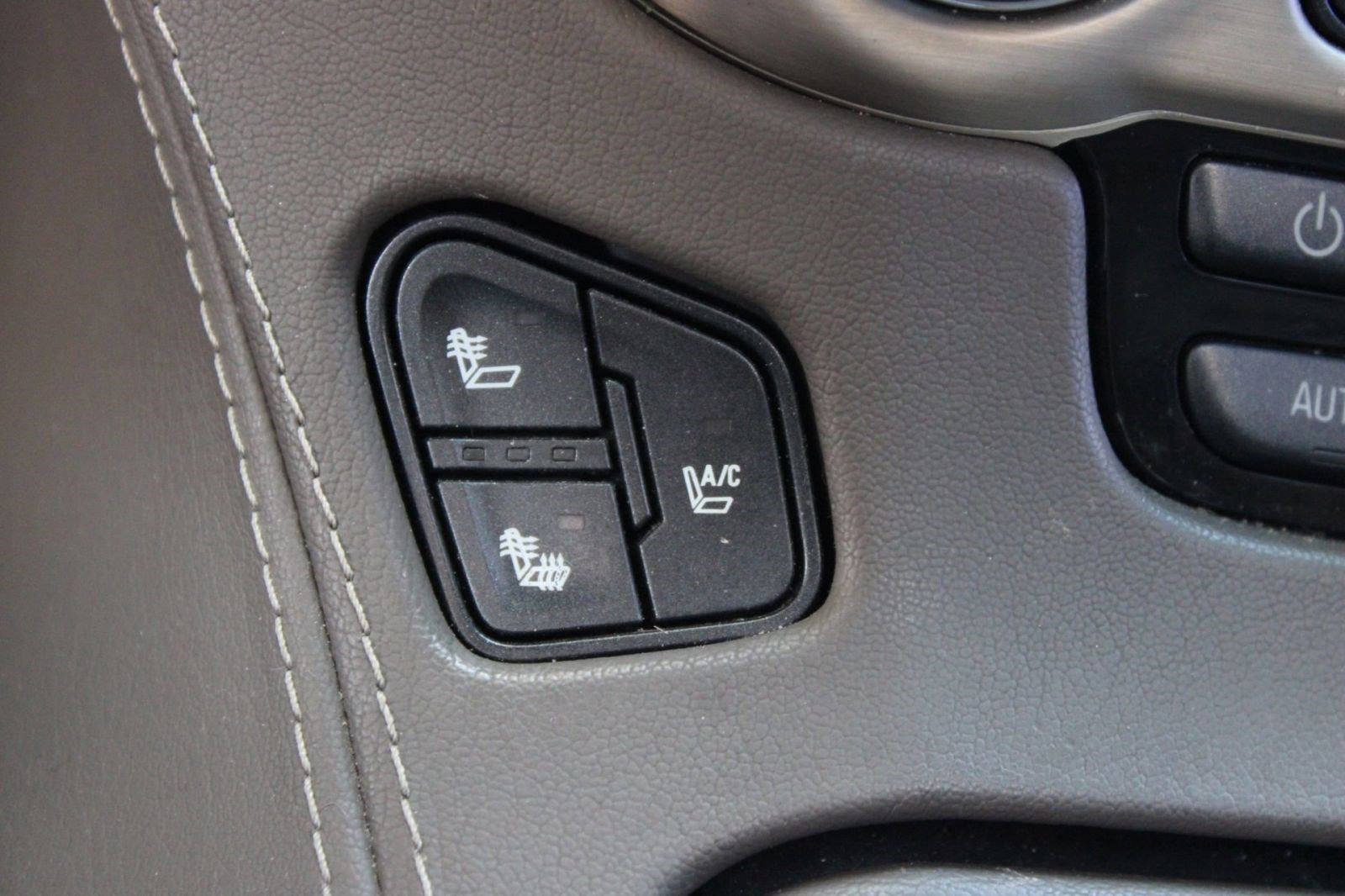 Used 2016 GMC Yukon Denali w/ Enhanced Security Package image 26