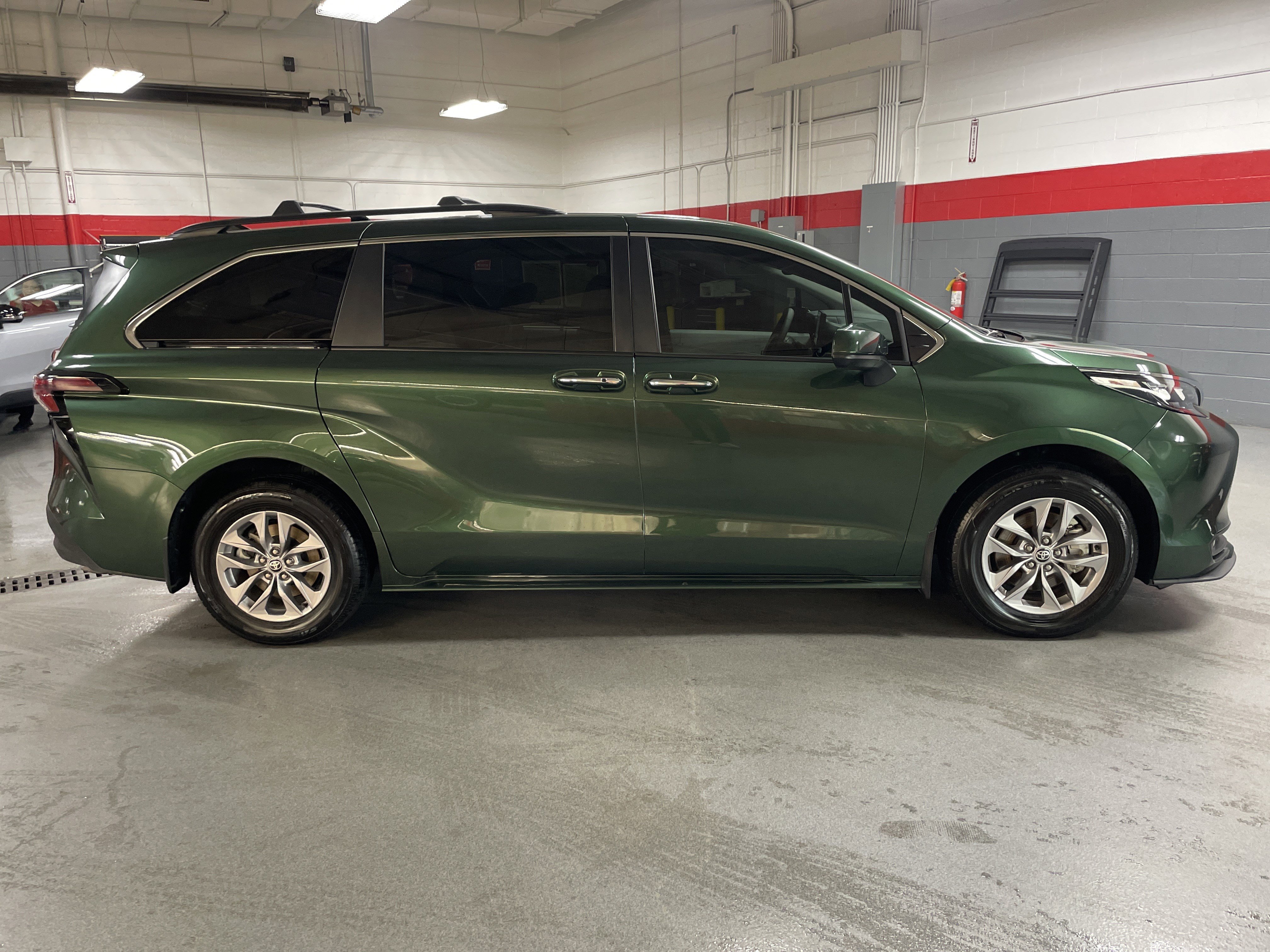 Certified 2025 Toyota Sienna XLE image 11