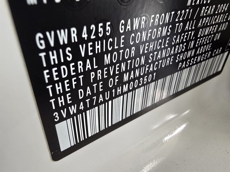 Used 2017 Volkswagen Golf 4-Door FWD image 33