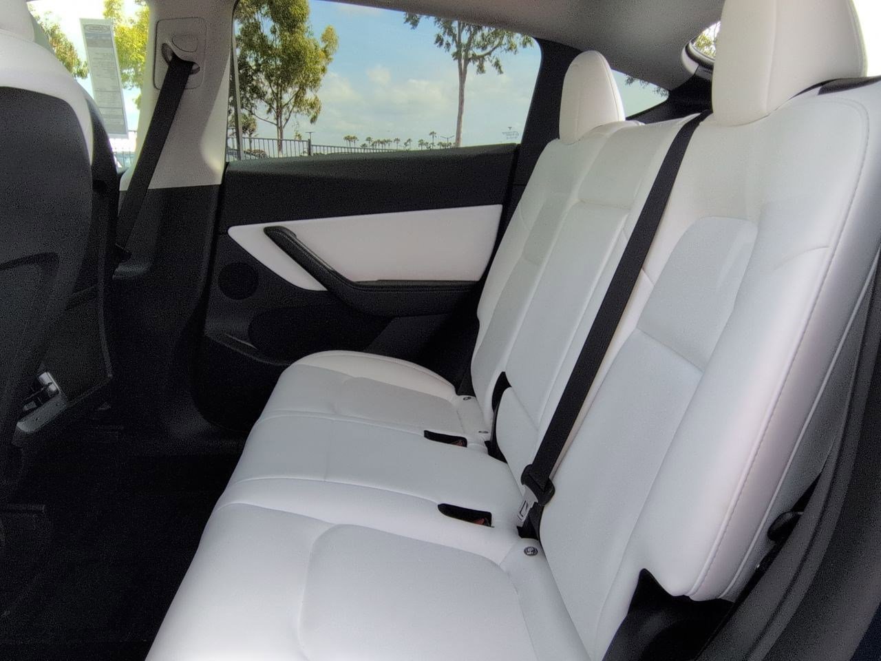 Used 2021 Tesla Model Y Long Range image 23