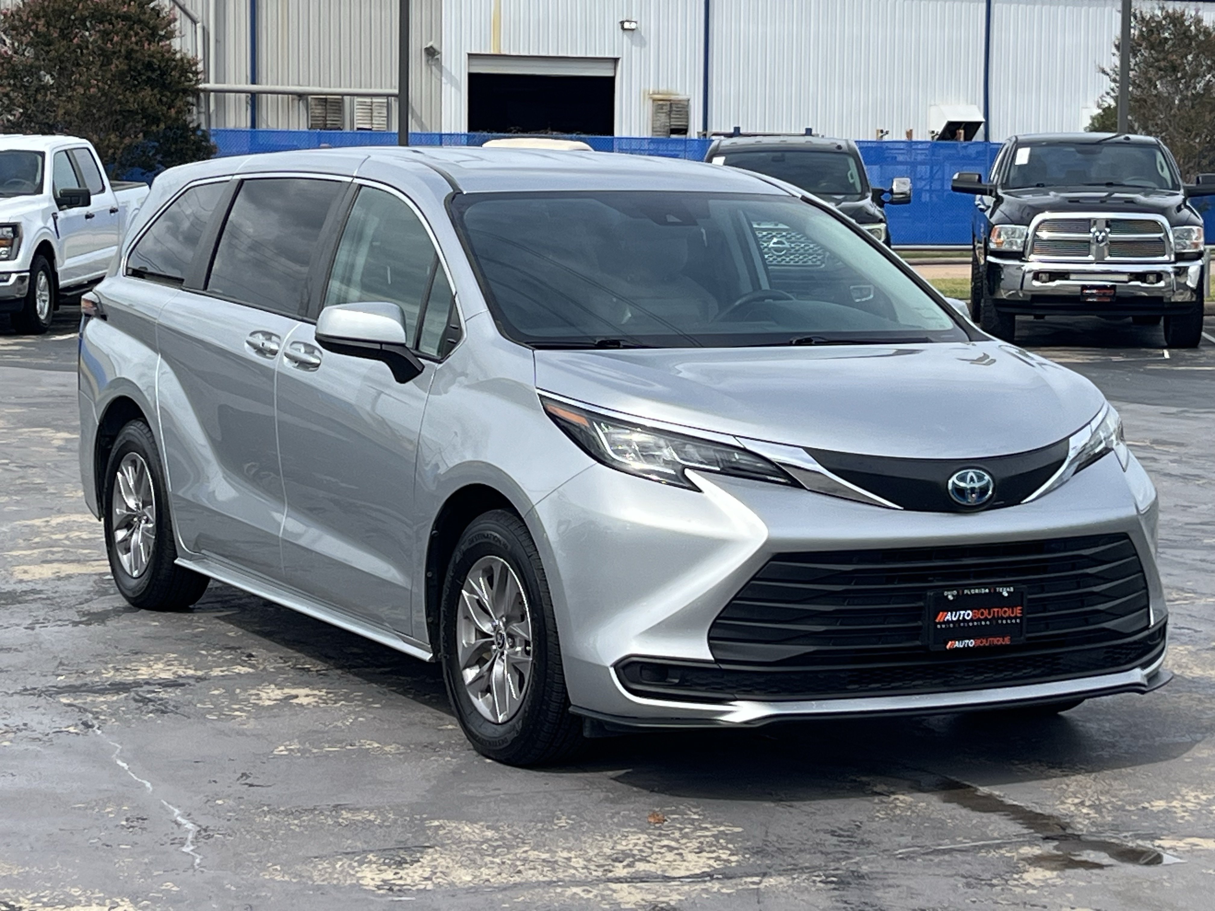 Used 2022 Toyota Sienna LE FWD image 5
