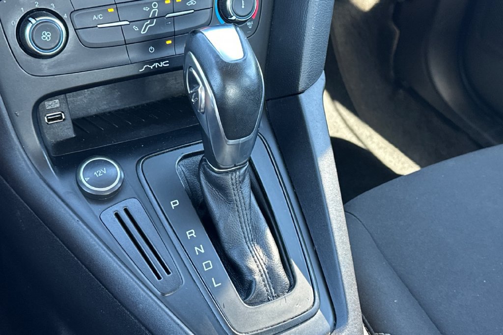 Used 2015 Ford Focus SE FWD image 23
