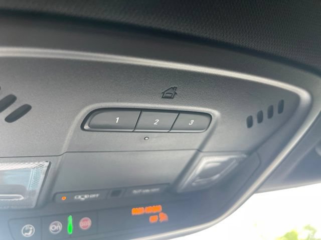 Used 2023 Chevrolet Traverse LT FWD image 30