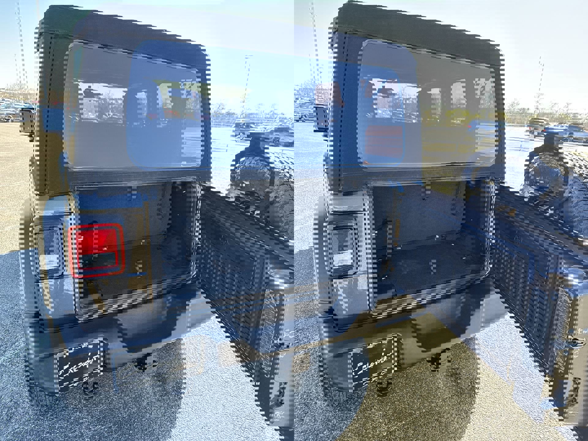 Used 2024 Jeep Wrangler Sport image 19