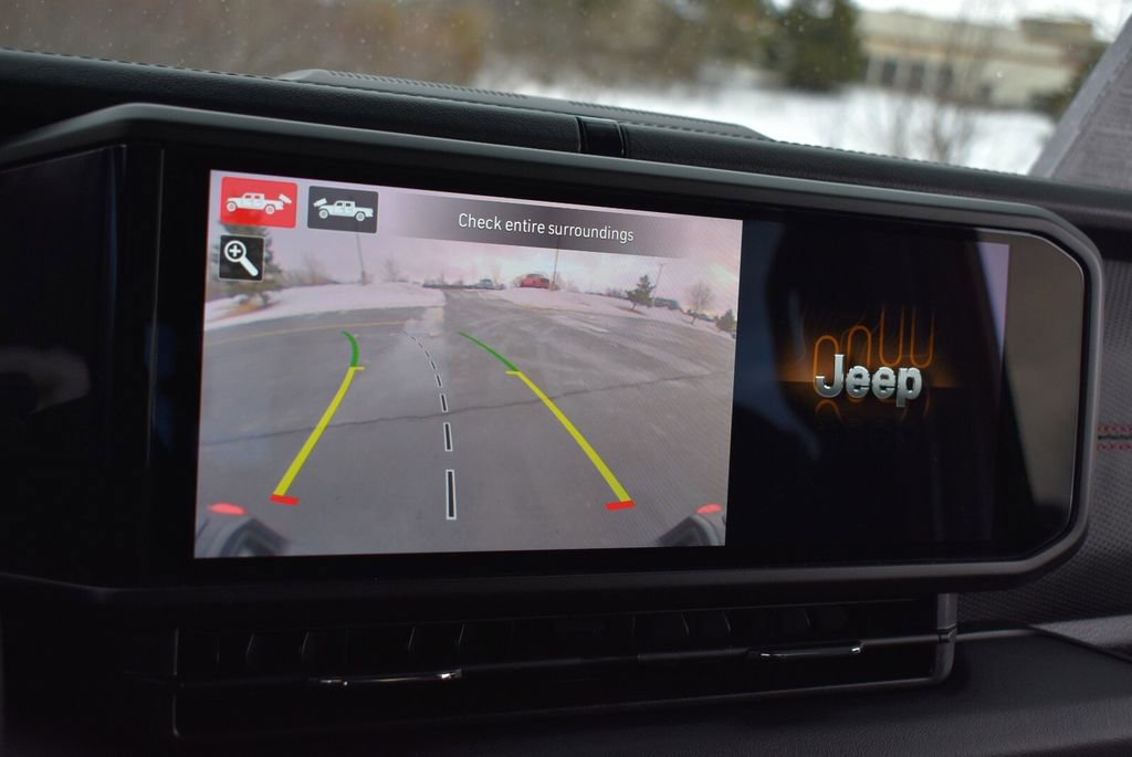 Used 2024 Jeep Gladiator Rubicon w/ Technology Group image 22