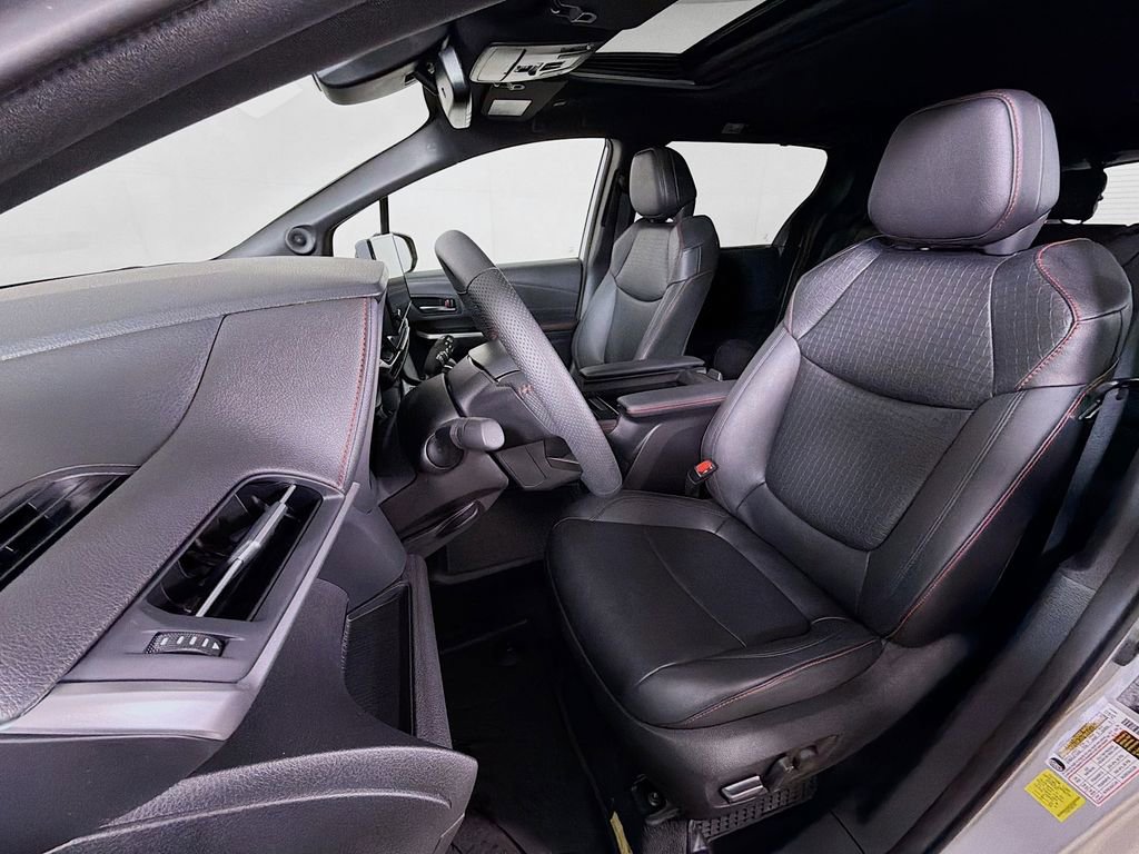 Used 2025 Toyota Sienna XSE w/ XSE Plus Package image 12