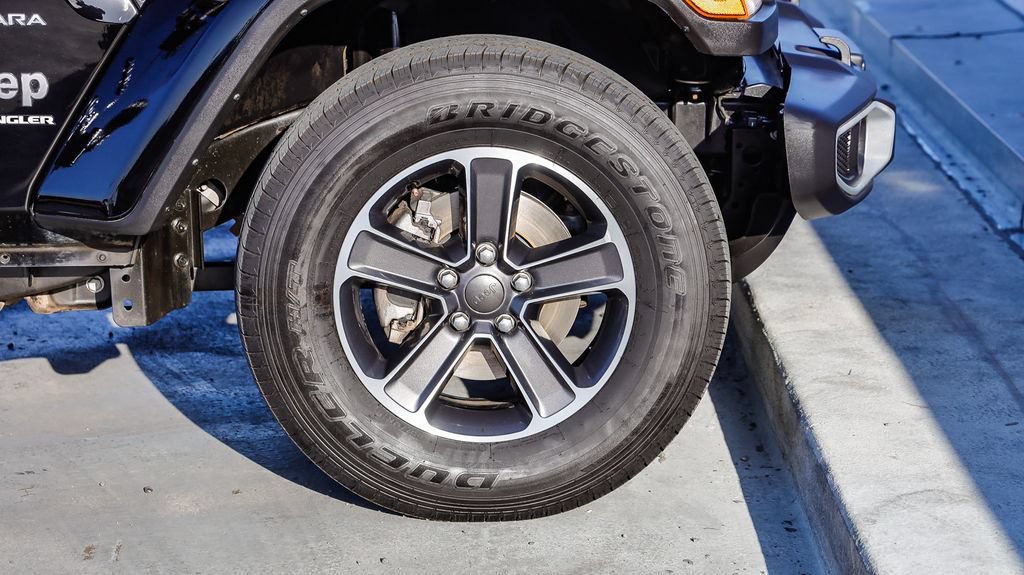 Used 2023 Jeep Wrangler Unlimited Sahara AWD/4WD image 11