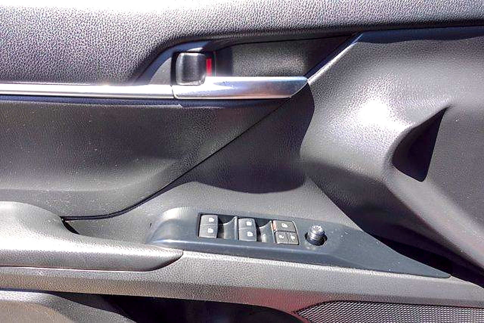 Used 2019 Toyota Camry LE FWD image 11