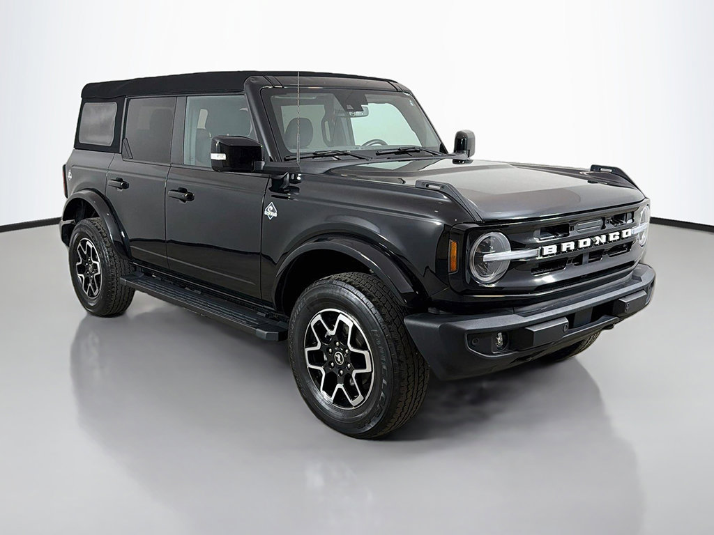 Used 2023 Ford Bronco Outer Banks AWD/4WD image 2
