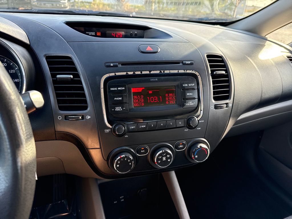 Used 2017 Kia Forte LX image 17