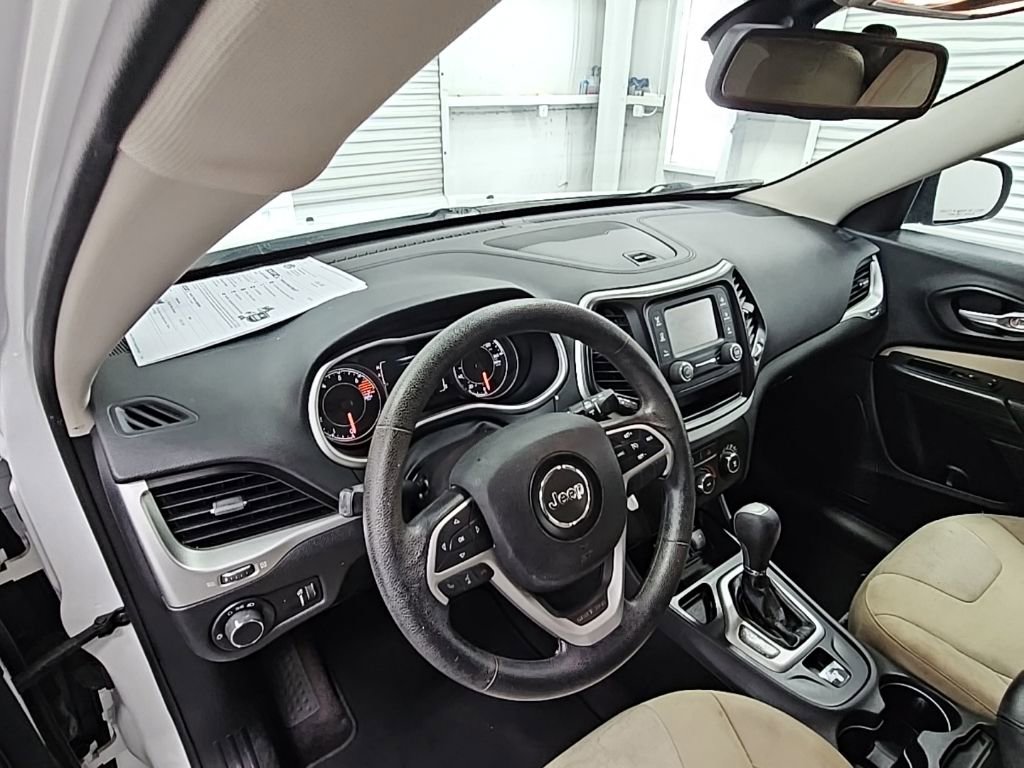 Used 2016 Jeep Cherokee Sport image 12