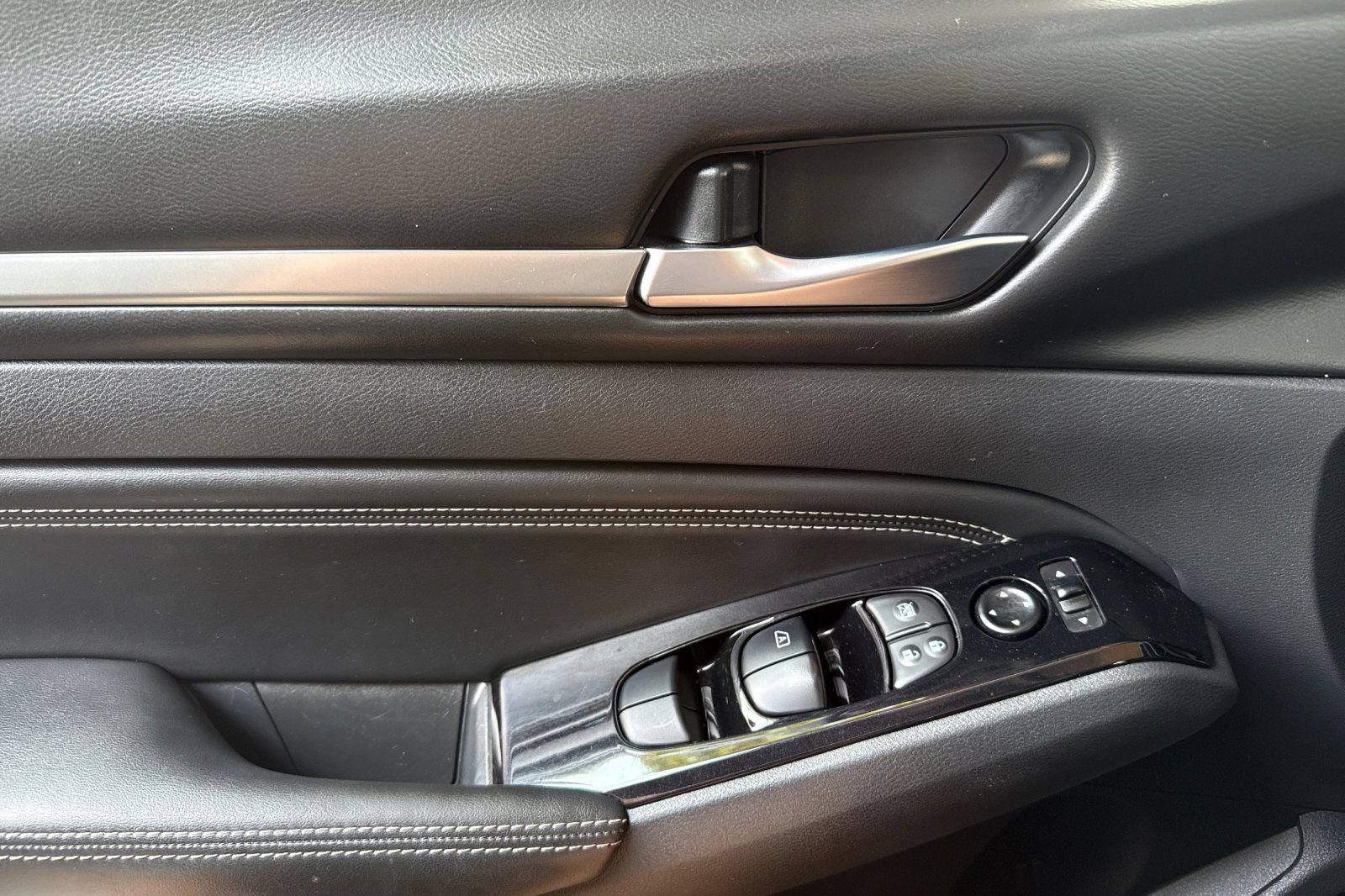 Used 2021 Nissan Altima 2.5 SV w/ SV Premium Package FWD image 12