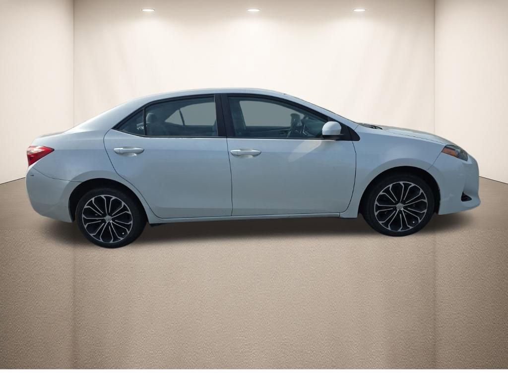 Used 2017 Toyota Corolla LE image 3