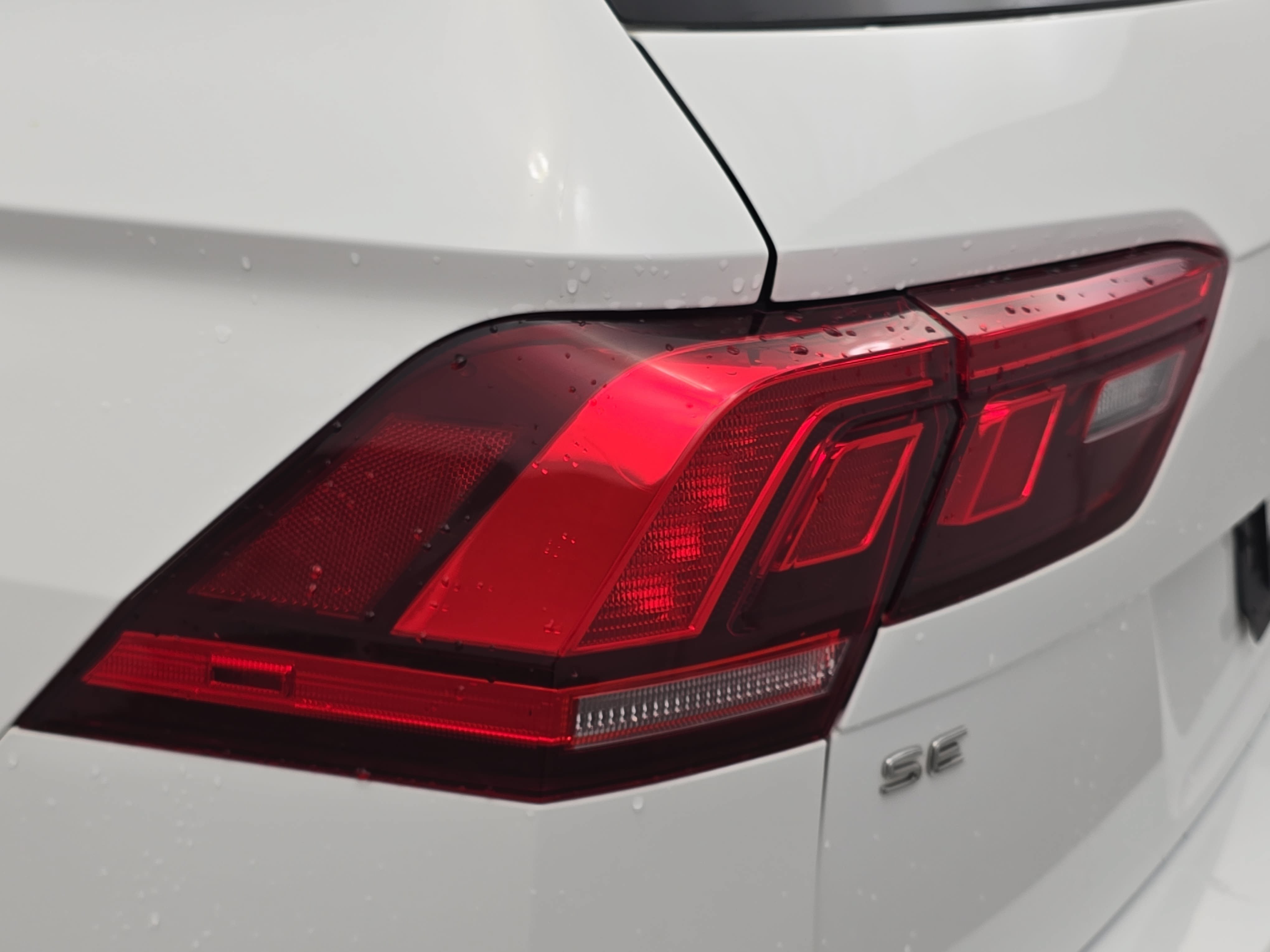 Used 2024 Volkswagen Tiguan SE AWD/4WD image 33