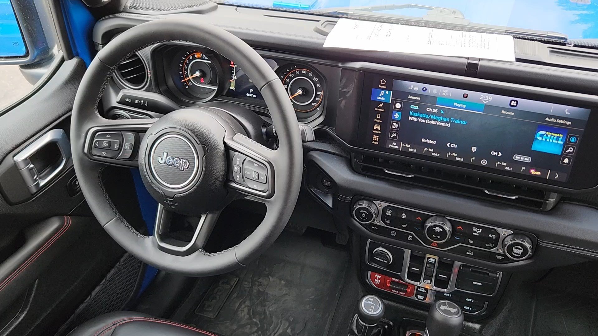 Used 2025 Jeep Wrangler Unlimited Rubicon w/ Convenience Group AWD/4WD image 5