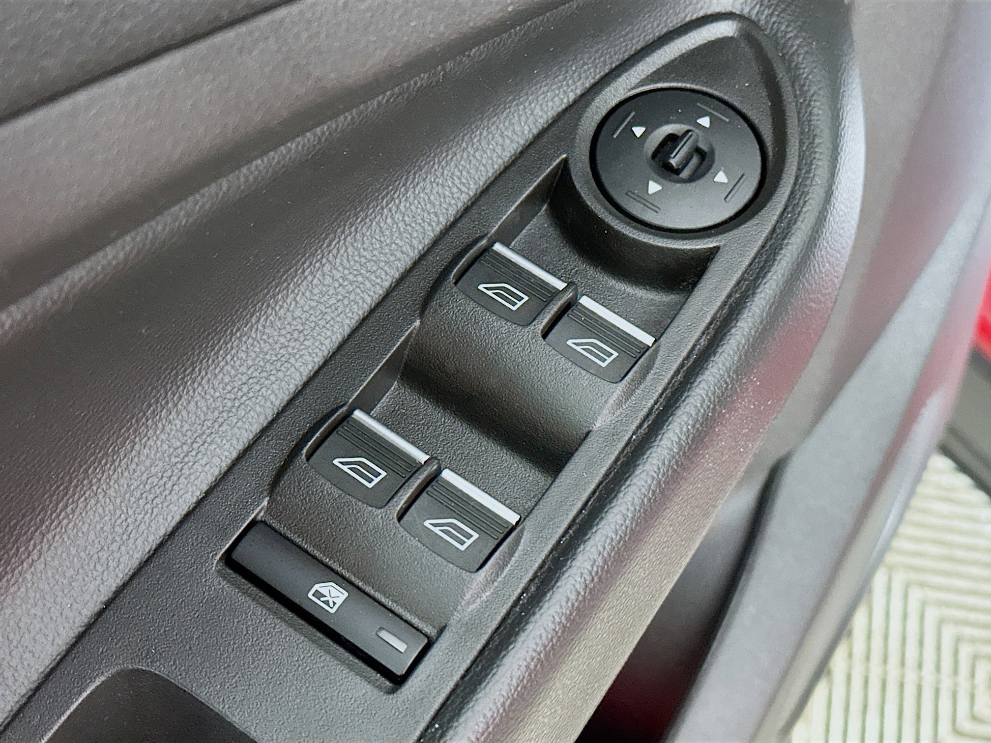 Used 2018 Ford Escape Titanium image 18