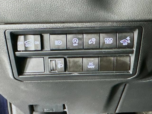 Used 2023 Toyota Tundra Limited w/ Power Package AWD/4WD image 12