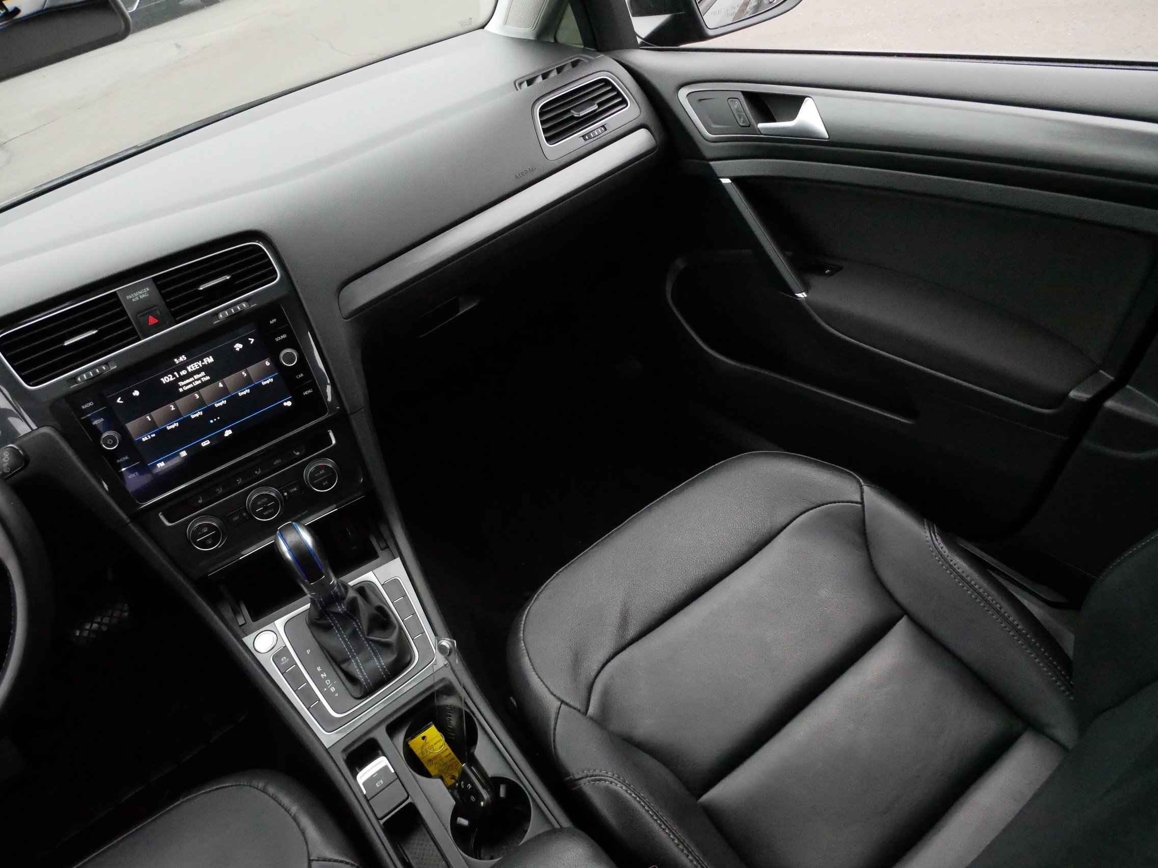 Used 2019 Volkswagen e-Golf SE w/ Driver Assistance Package image 11