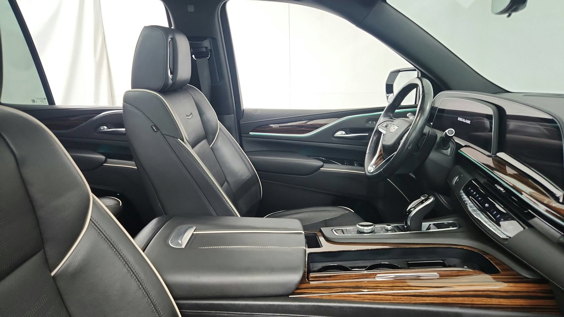 Certified 2022 Cadillac Escalade Premium Luxury AWD/4WD image 31
