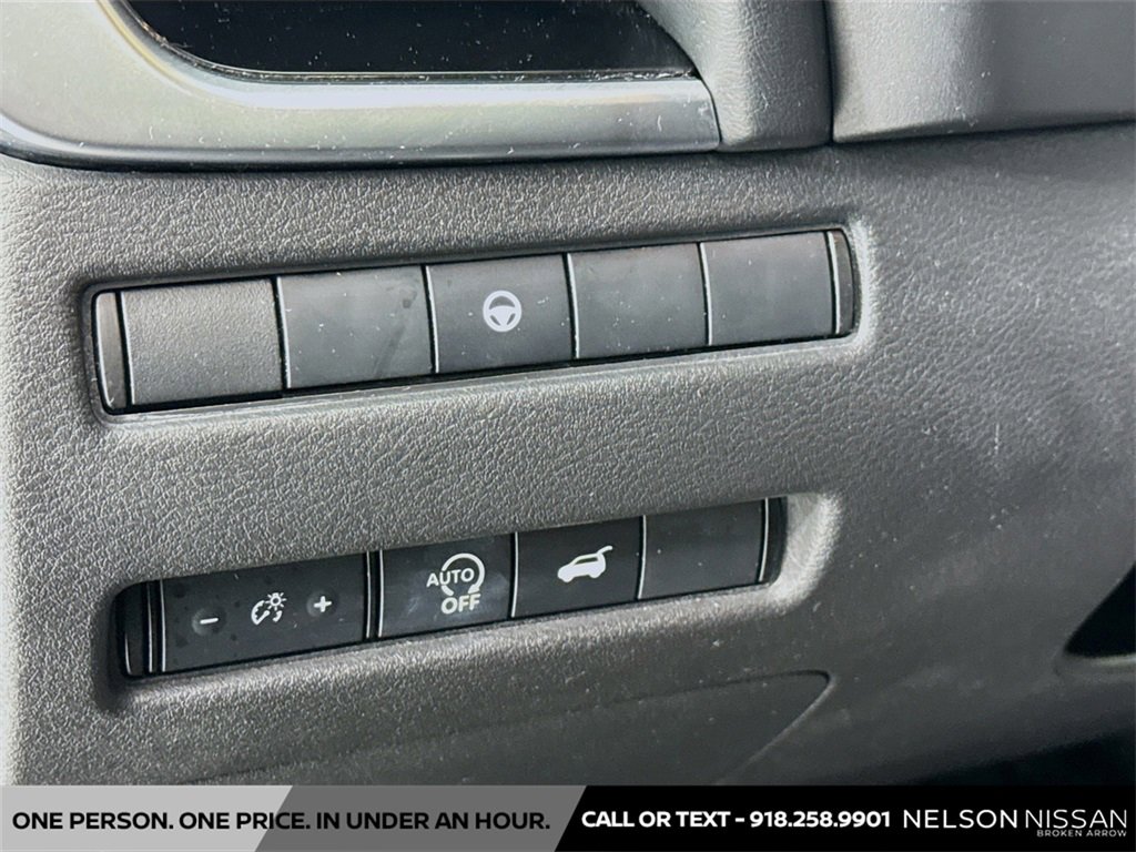 Certified 2025 Nissan Rogue SV image 10