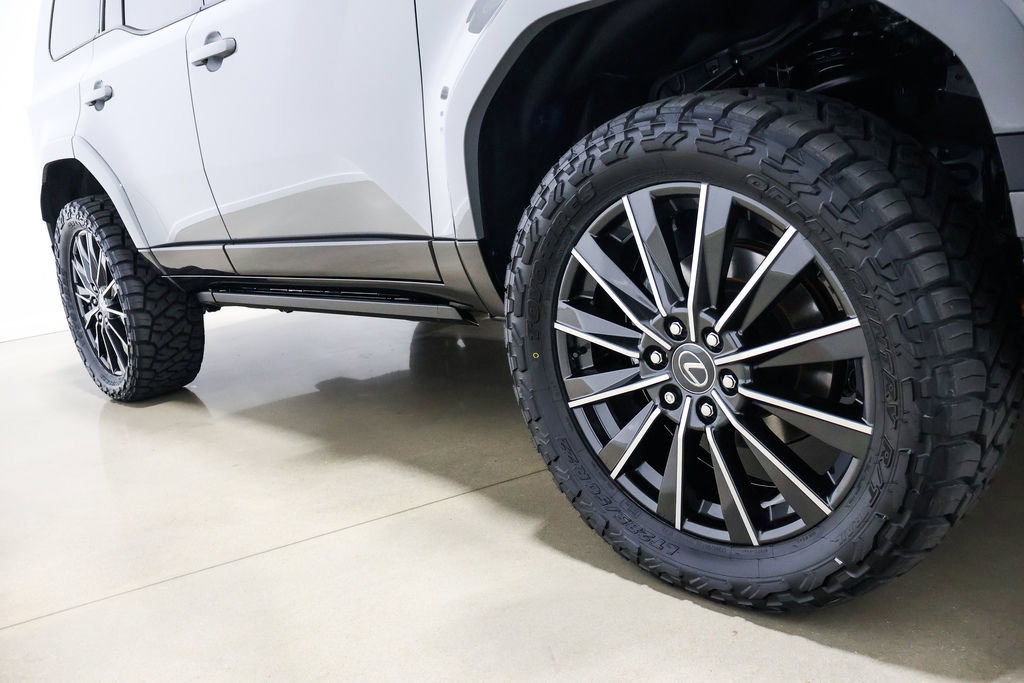 Used 2026 Lexus GX 550 w/ Accessory Package (2T) AWD/4WD image 23