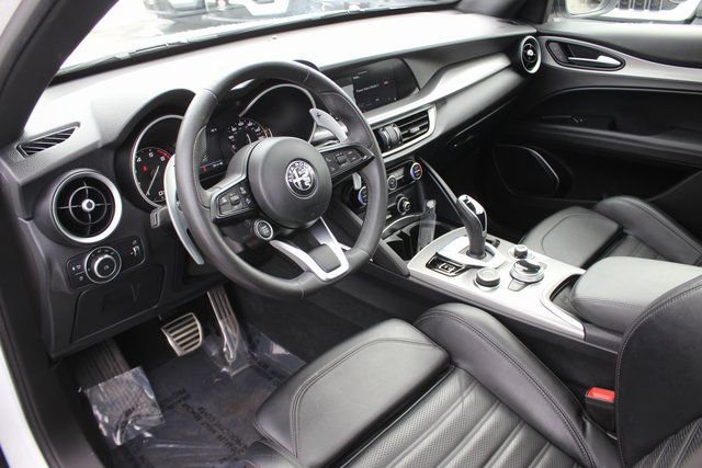 Used 2023 Alfa Romeo Stelvio Veloce image 3