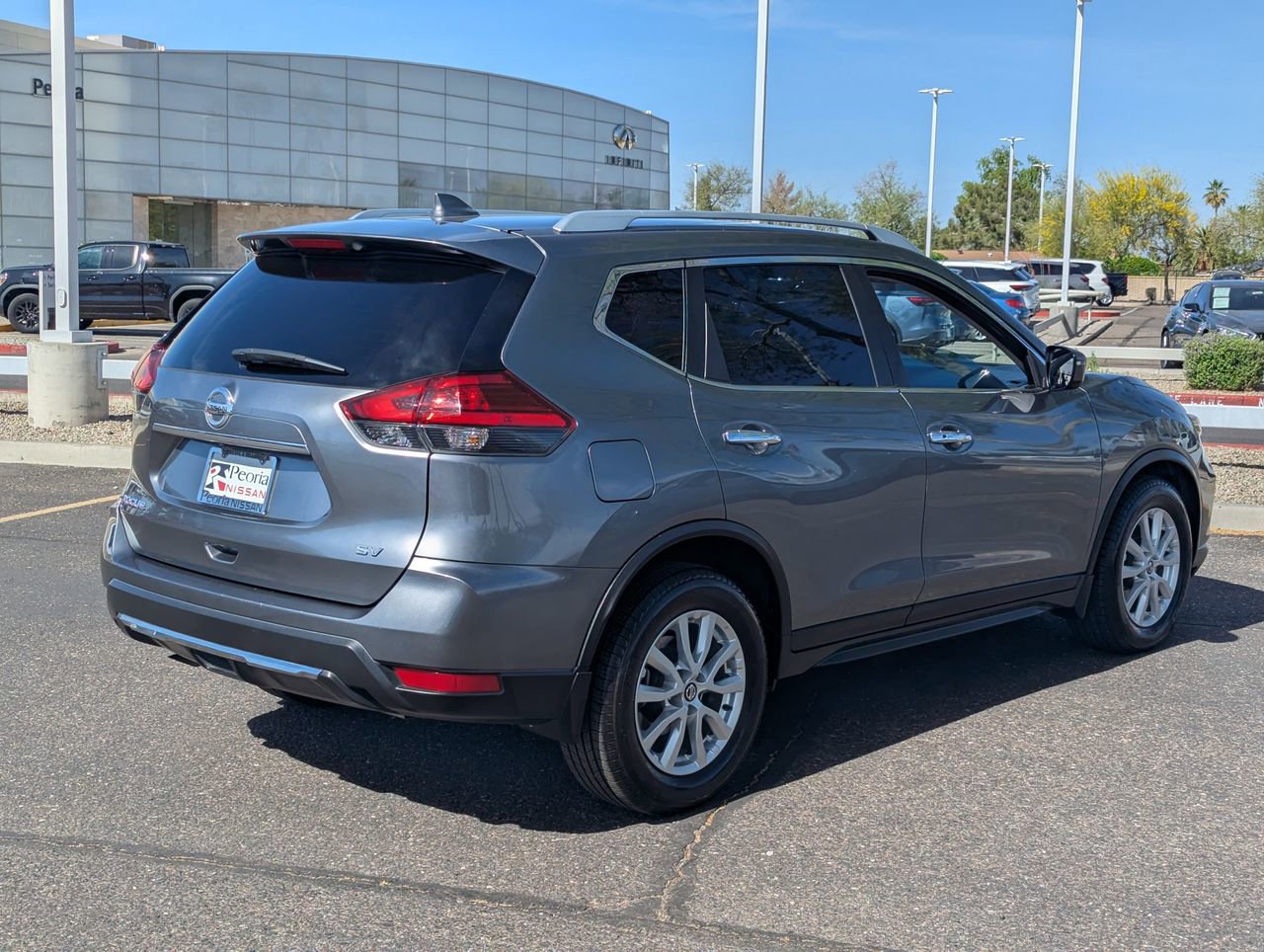 Used 2017 Nissan Rogue SV image 9