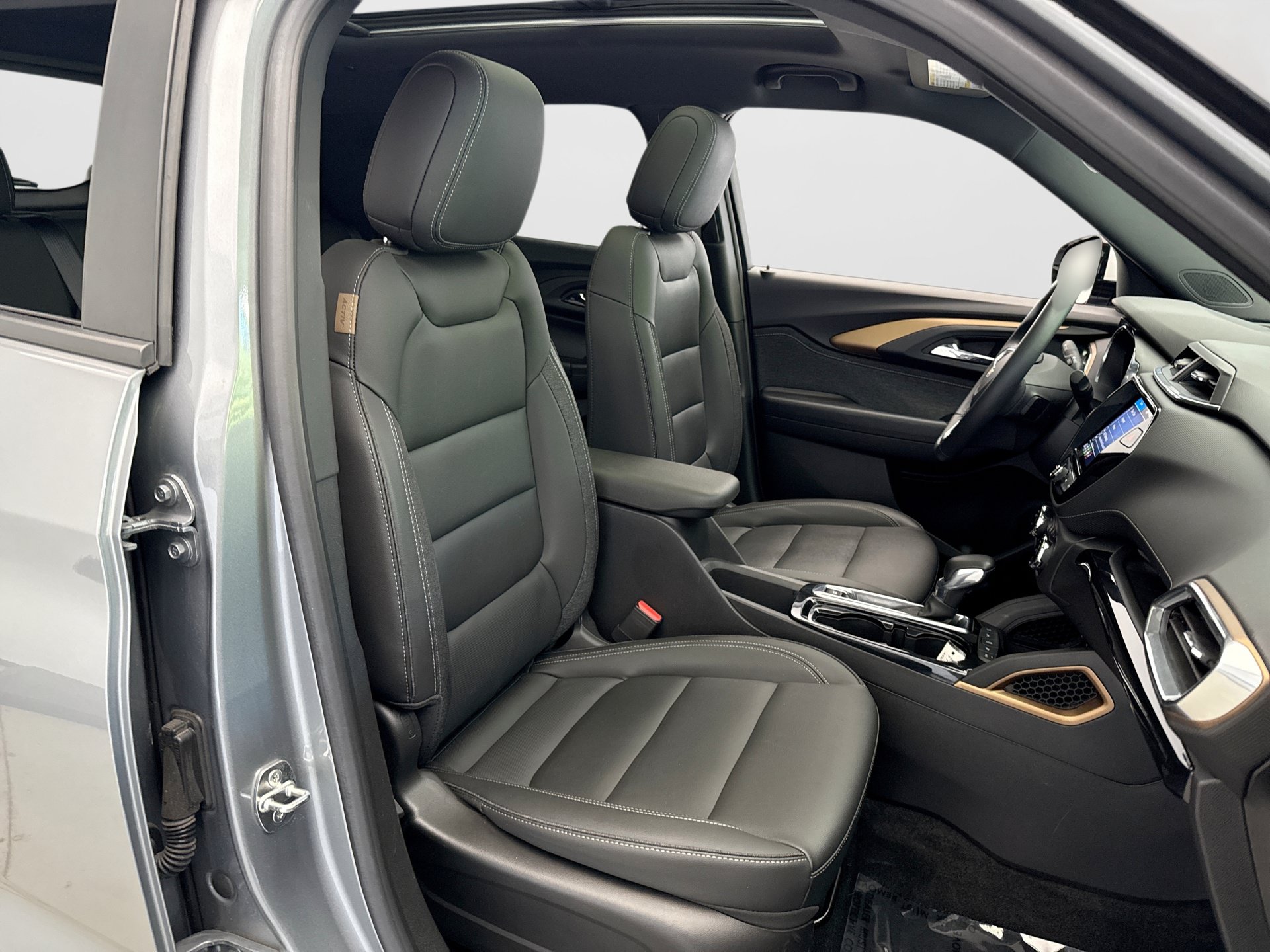 Used 2023 Chevrolet TrailBlazer ACTIV w/ Sun and Liftgate Package AWD/4WD image 16