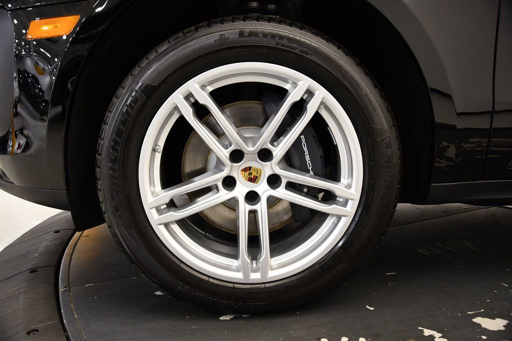 Used 2025 Porsche Macan image 12