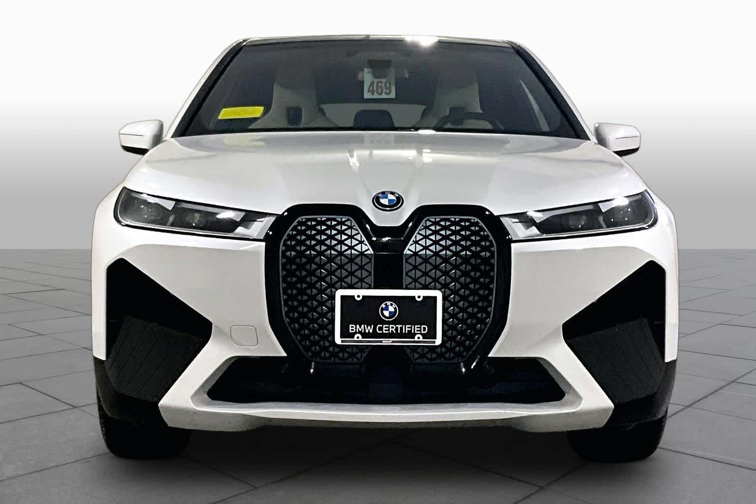 Certified 2025 BMW iX xDrive50 AWD/4WD image 3