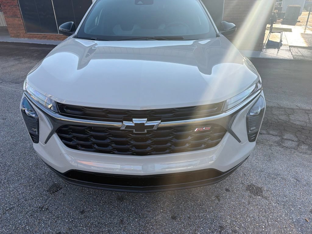 New 2026 Chevrolet Trax RS w/ Sunroof Package FWD image 2
