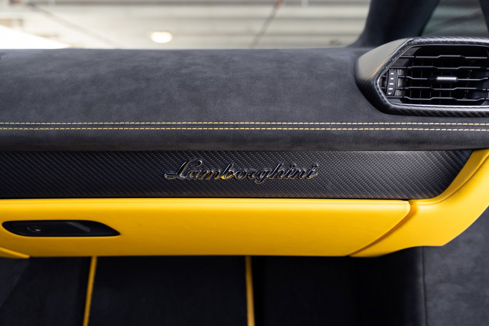 Used 2024 Lamborghini Huracan Tecnica image 32