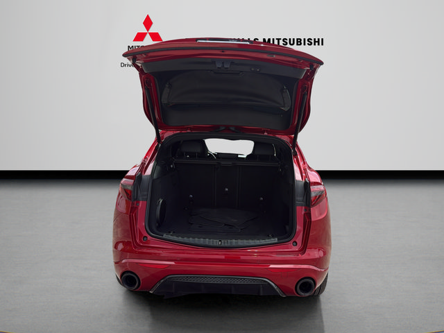 Used 2023 Alfa Romeo Stelvio Veloce AWD/4WD image 9