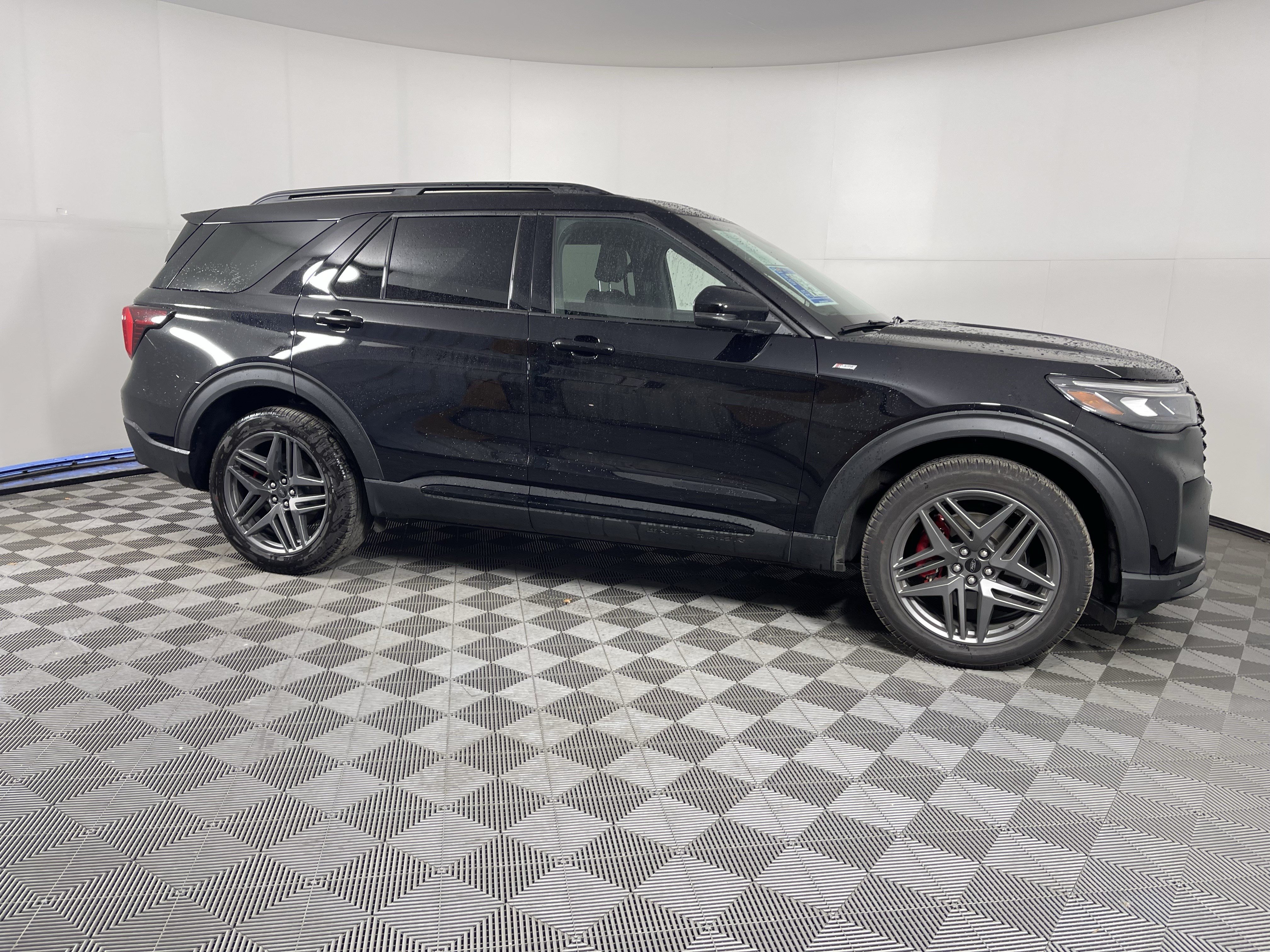 Used 2026 Ford Explorer ST-Line w/ ST-Line Street Pack AWD/4WD image 6
