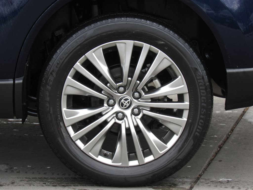 Certified 2022 Toyota Venza XLE AWD/4WD image 34
