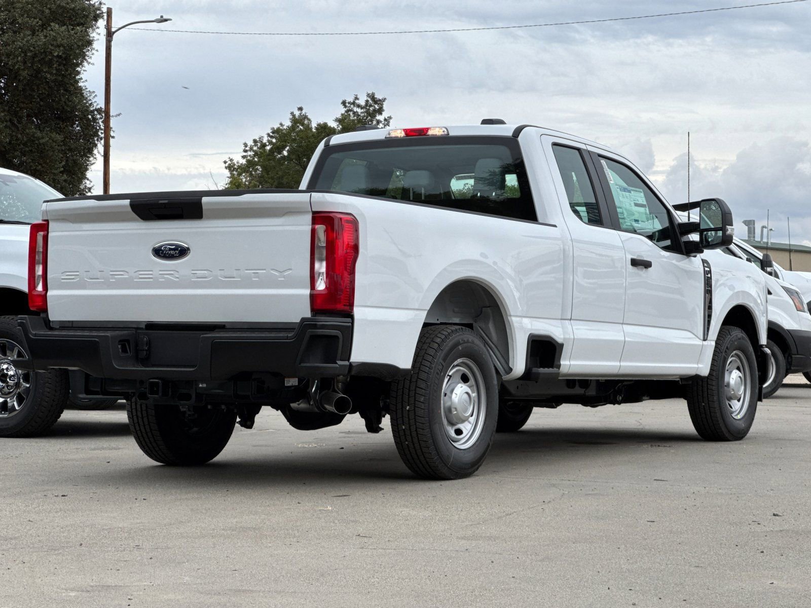 New 2026 Ford F250 XL w/ F-250 >10K GVWR Package image 3