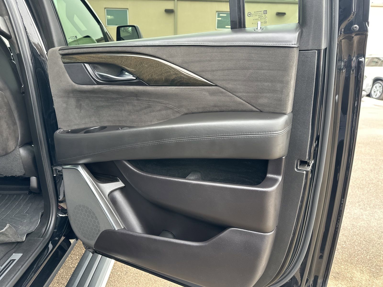 Used 2020 Cadillac Escalade ESV Platinum AWD/4WD image 38